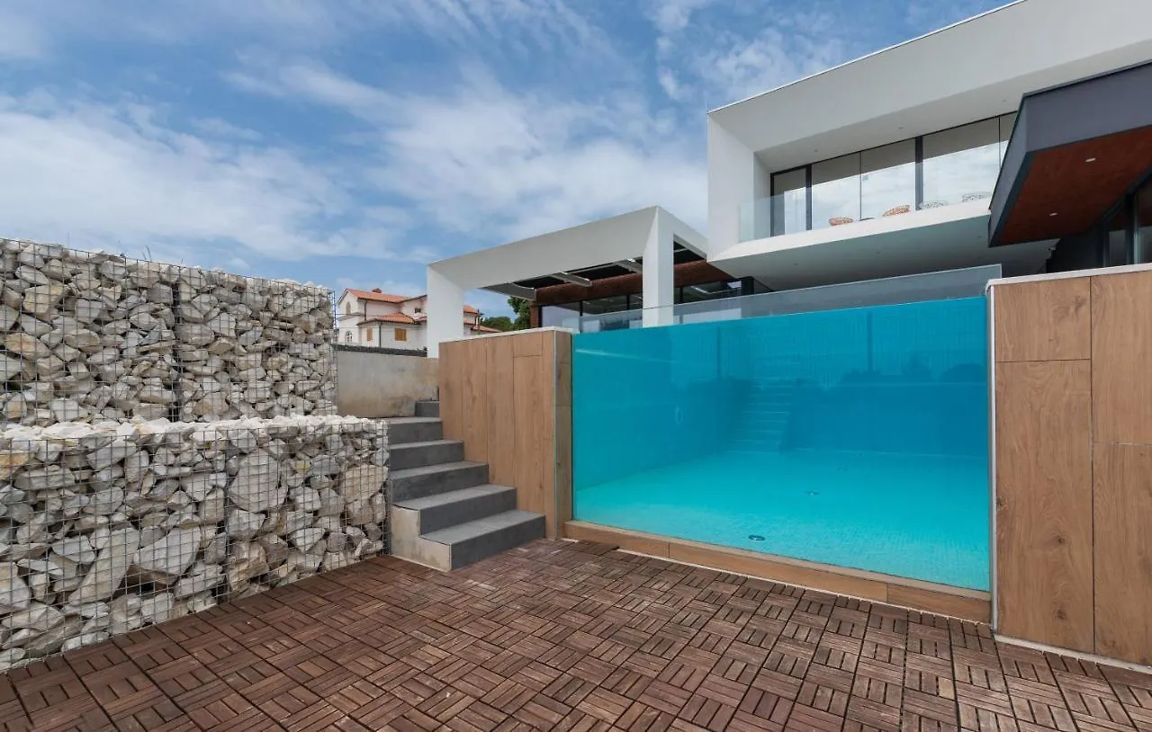 Amazing Villa In Linjan With Wifi And 4 Bedrooms Liznjan 0*,