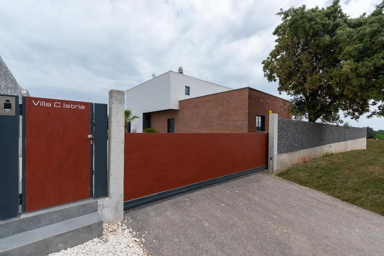 Amazing Villa In Linjan With Wifi And 4 Bedrooms Liznjan