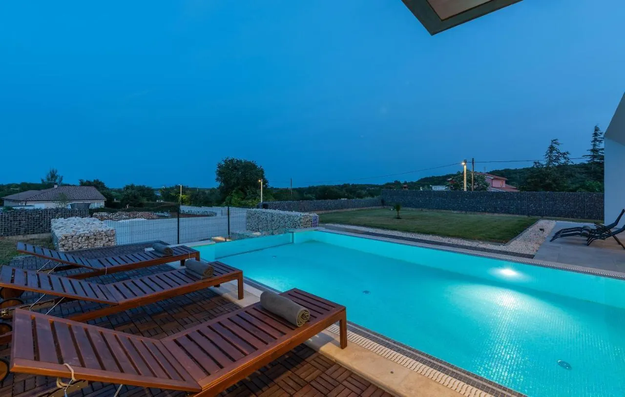 Amazing Villa In Linjan With Wifi And 4 Bedrooms Liznjan Croatia