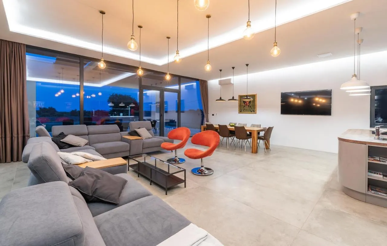 Amazing Villa In Linjan With Wifi And 4 Bedrooms Liznjan 0*,  Croatia